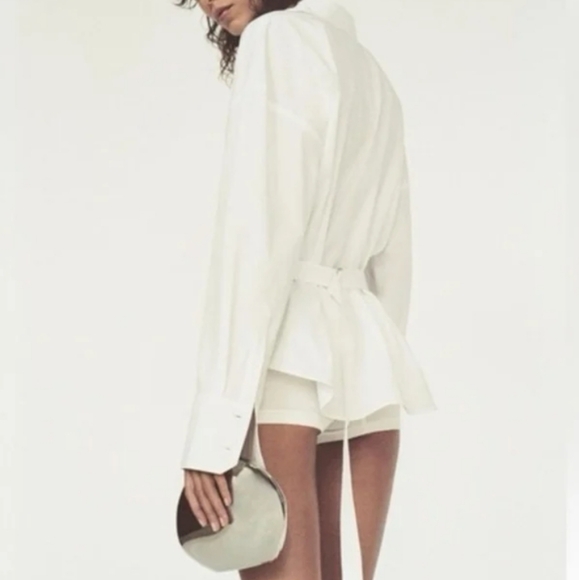 Silver Designer Style Metallic Oval Shaped Clutch Bag - Picture 3 of 8